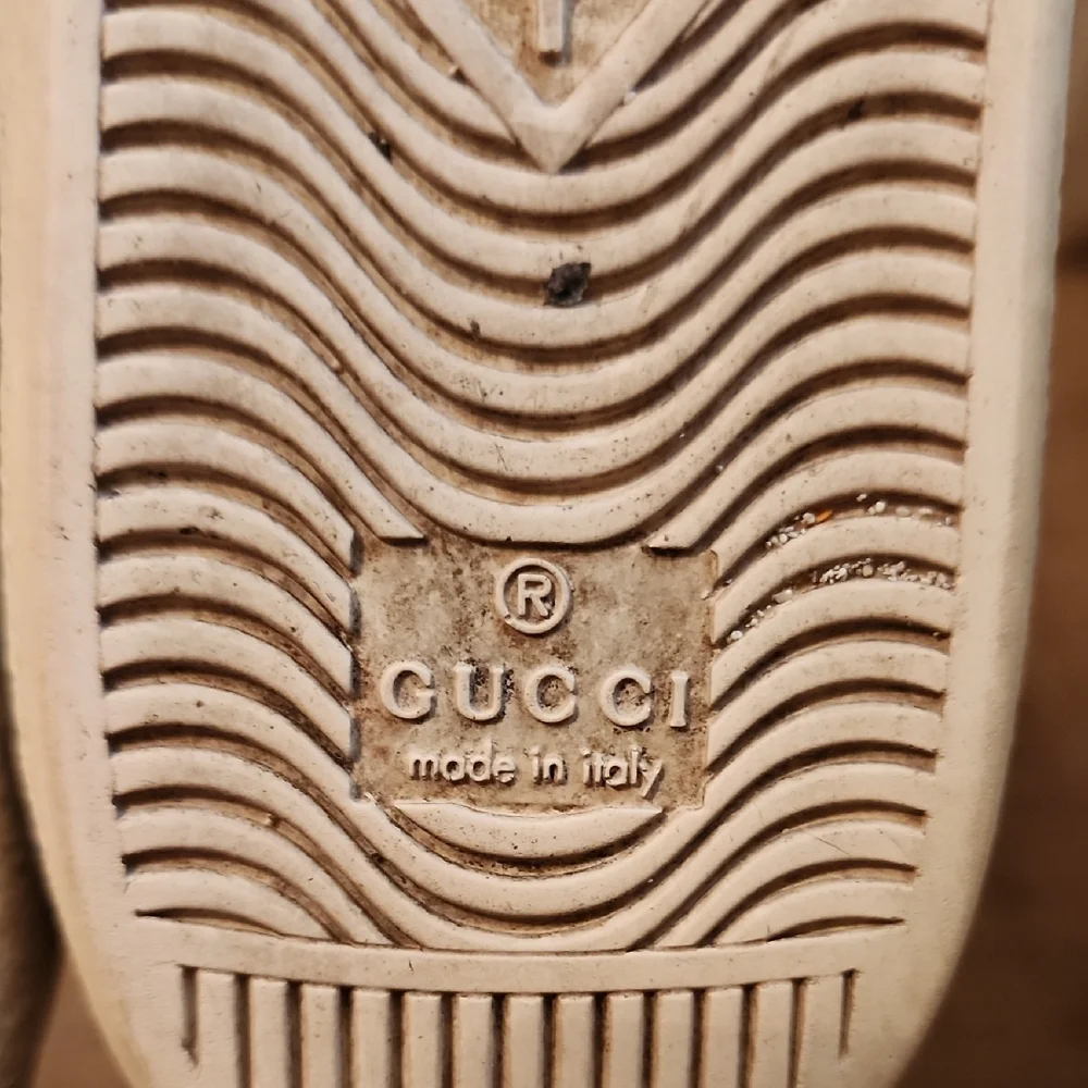 Gucci Ace Bee Sneakers - Picture 10 of 16